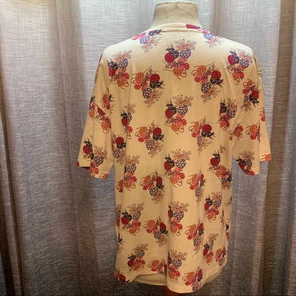 The Tale of Gengi White patterned Uniqlo T-shirt Size Large - Picture 2 of 4